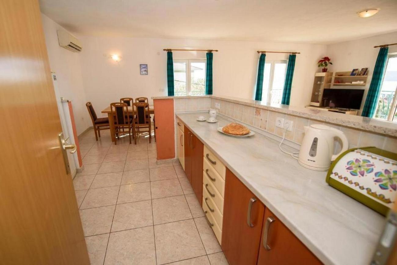 Apartments By The Sea Suhi Potok, Omis - 14555 เยเซนิเซ ห้อง รูปภาพ